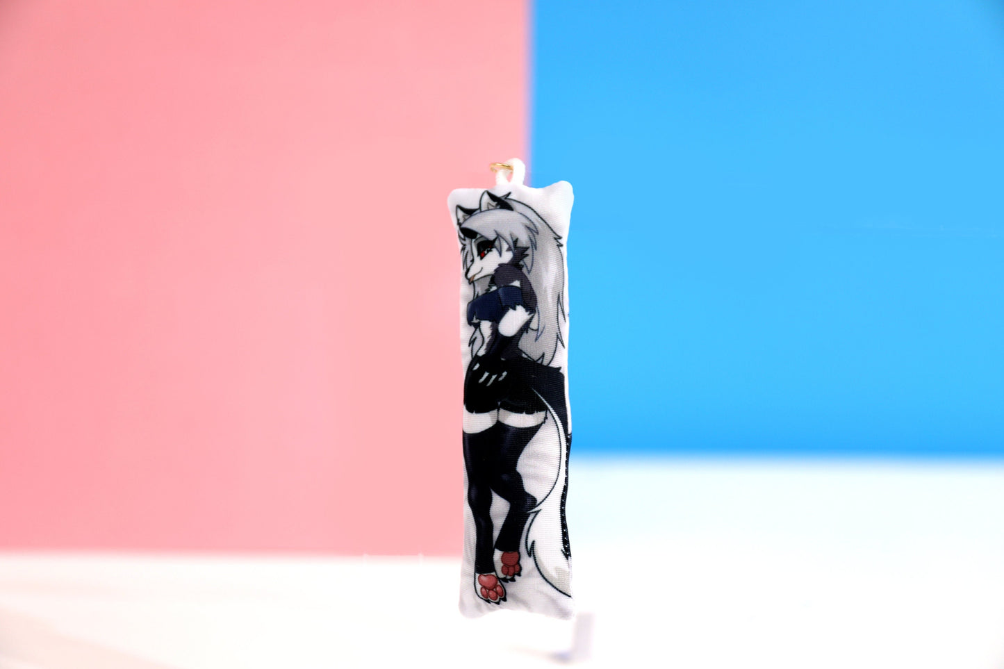 Helluva Boss Loona Mini Dakimakura Schlüsselanhänger | 11x3cm Zwei-Wege-Trikot-Daki-Schlüsselanhänger